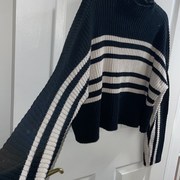 Cropped sweater - Picture 3 of 5